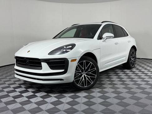 Certified 2026 Porsche Macan AWD/4WD image 1