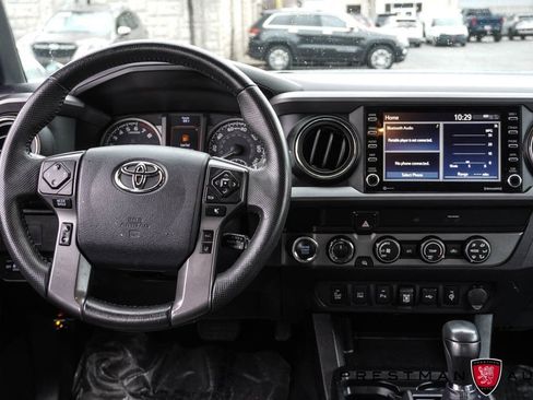 Used 2020 Toyota Tacoma TRD Off-Road image 2