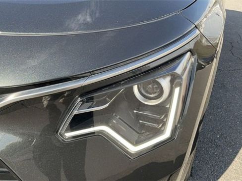 Used 2024 Kia Niro EX Touring image 10