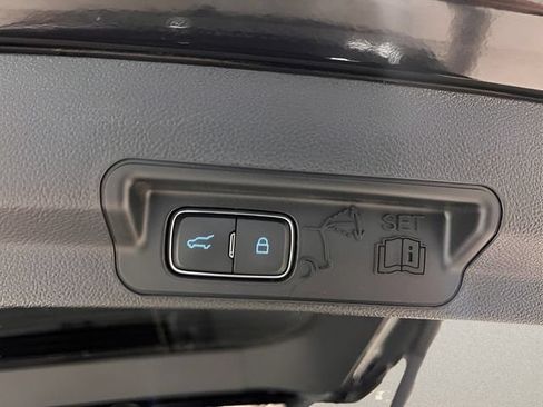 Used 2022 Ford Explorer Limited w/ Limited Technology Package AWD/4WD image 40