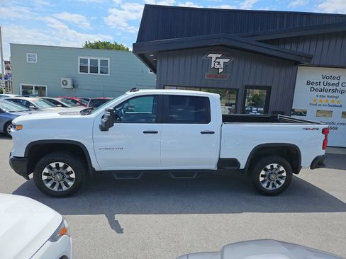 Used 2025 Chevrolet Silverado 2500 Custom w/ Custom Value Package AWD/4WD image 3