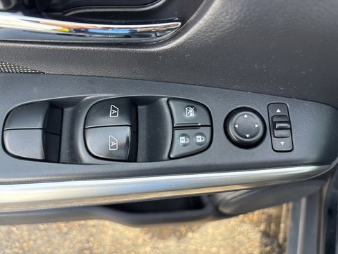 Used 2019 Nissan Kicks SV image 16