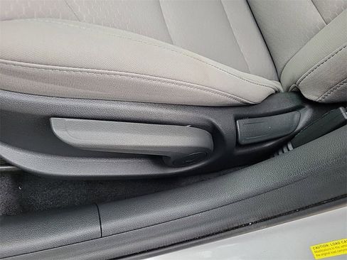 Used 2019 Hyundai Elantra SE image 16