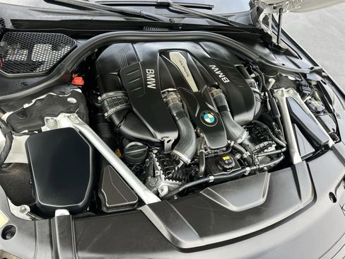 Used 2019 BMW 750i w/ Executive Package image 12