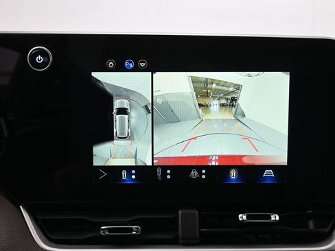 Used 2025 Chevrolet Equinox LT w/ Convenience Package II FWD image 12