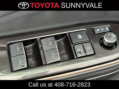 Used 2024 Toyota Crown AWD/4WD image 18