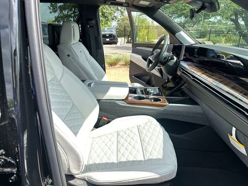 New 2026 Cadillac Escalade Platinum Sport w/ LPO, ONYX Package AWD/4WD image 42