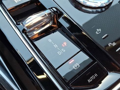 Used 2025 BMW 740i xDrive image 17