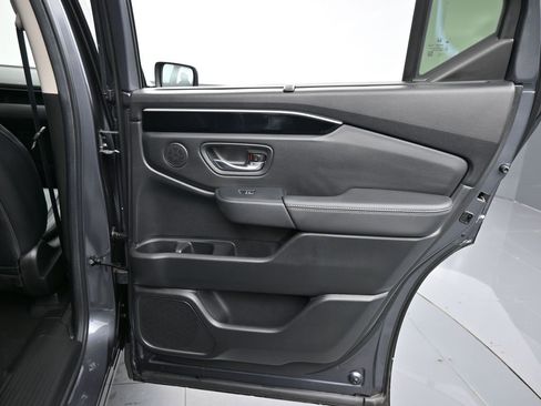 Certified 2025 Honda Pilot EX-L image 39