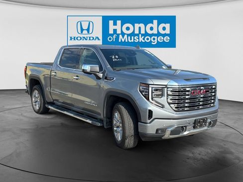 Used 2024 GMC Sierra 1500 Denali w/ Technology Package AWD/4WD image 3
