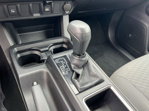 Used 2022 Toyota Tacoma SR AWD/4WD image 21