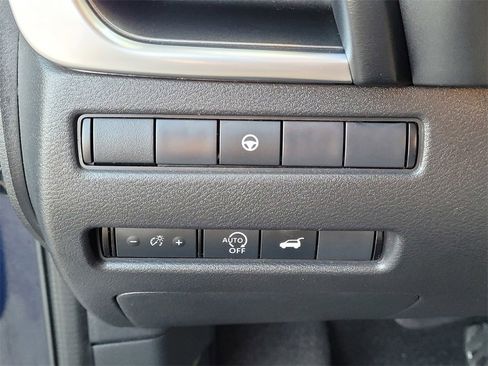 Used 2024 Nissan Rogue SV image 24