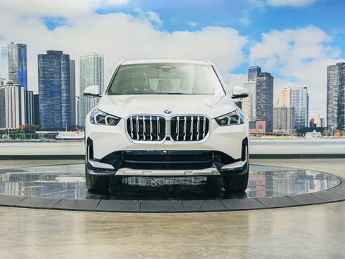 Used 2026 BMW X1 xDrive28i AWD/4WD image 3