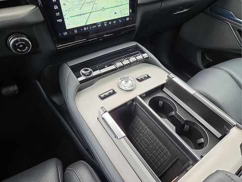 Used 2025 Lincoln Navigator L Reserve AWD/4WD image 25