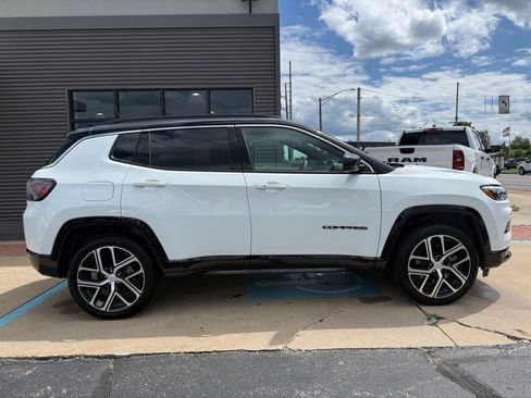 Used 2024 Jeep Compass Limited w/ Elite Group AWD/4WD image 4
