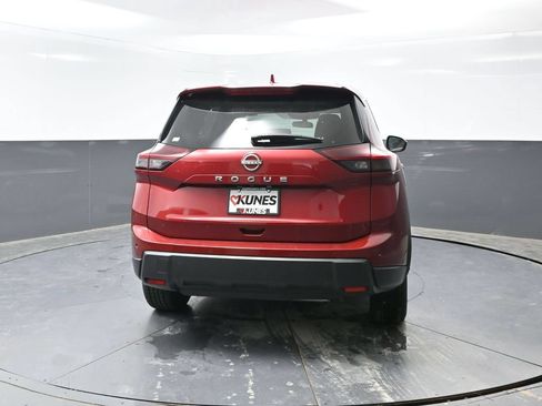 Used 2025 Nissan Rogue SV FWD image 12