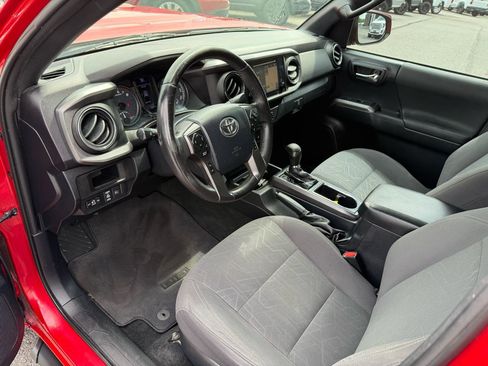 Used 2019 Toyota Tacoma TRD Sport w/ Technology Package RWD image 12