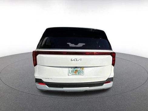 Used 2026 Kia Carnival FWD image 7