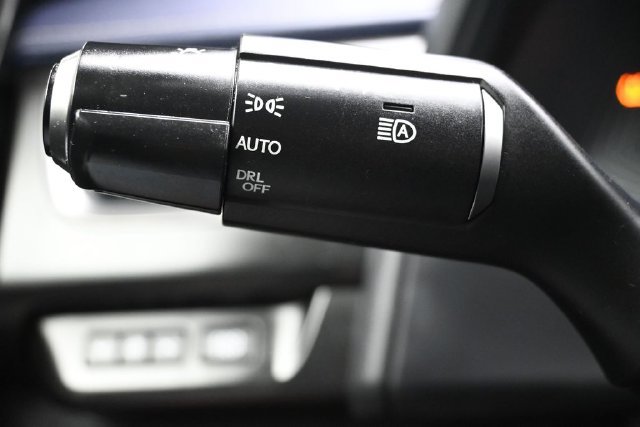 Used 2019 Lexus UX 200 w/ Premium Package FWD image 28