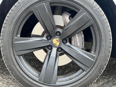 Certified 2023 Porsche Macan image 12