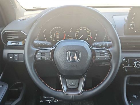 Used 2025 Honda Pilot TrailSport image 11