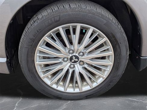 Used 2019 Mitsubishi Outlander SEL image 32