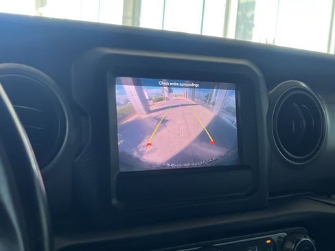 Used 2021 Jeep Wrangler Unlimited Willys image 28