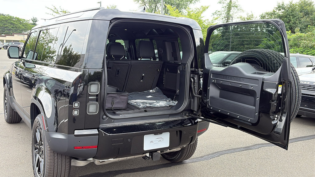 New 2026 Land Rover Defender 110 S AWD/4WD image 25