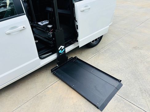 Used 2019 Dodge Grand Caravan GT FWD image 34