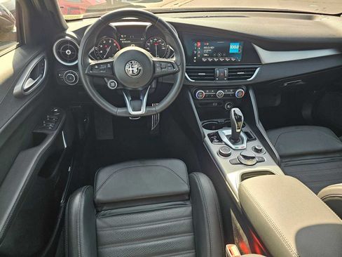 Used 2023 Alfa Romeo Giulia Veloce RWD image 18