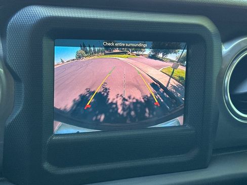 Used 2020 Jeep Wrangler Unlimited Sahara AWD/4WD image 16