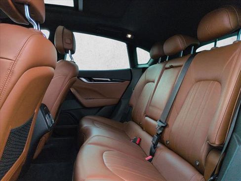 Used 2018 Maserati Levante image 20