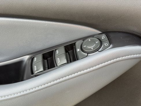 Used 2018 Buick Enclave Essence image 26