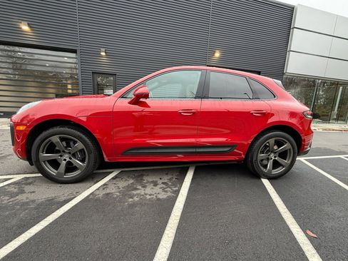 Certified 2025 Porsche Macan image 2
