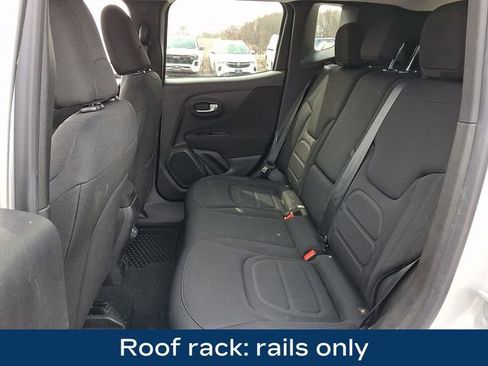 Used 2019 Jeep Renegade Latitude w/ Cold Weather Group image 21