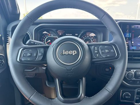 Used 2026 Jeep Gladiator Mojave AWD/4WD image 18