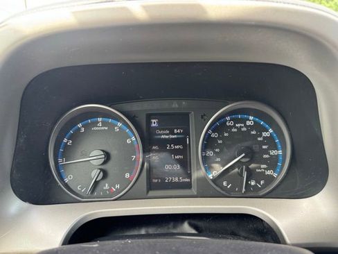 Used 2018 Toyota RAV4 LE FWD image 31