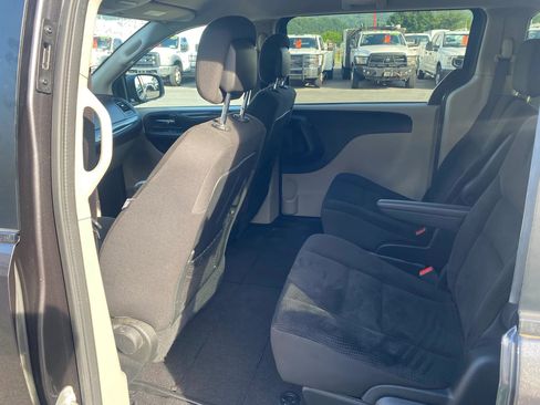 Used 2018 Dodge Grand Caravan SE w/ UConnect Hands-Free Group FWD image 23