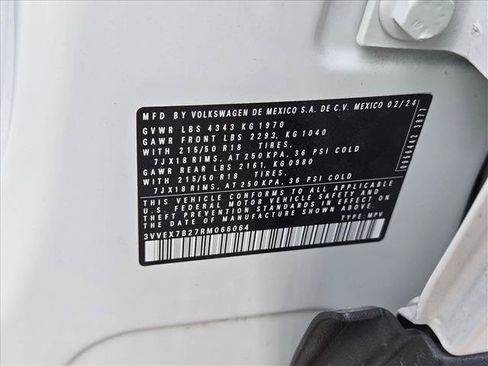 Used 2024 Volkswagen Taos SE w/ Panoramic Sunroof Package FWD image 25