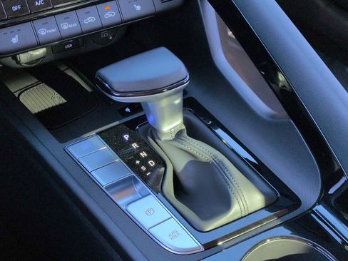 Certified 2025 Hyundai Elantra Limited image 34