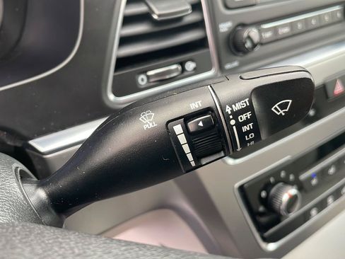 Used 2017 Hyundai Sonata SE FWD image 17
