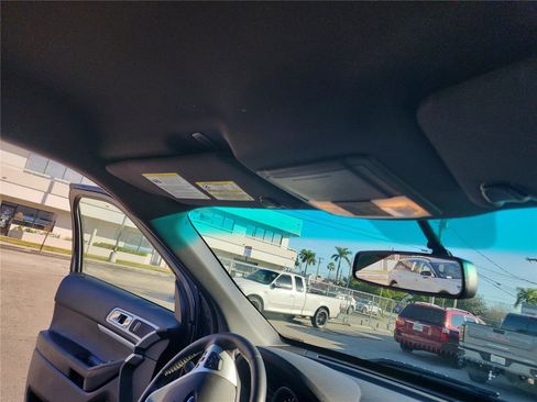 Used 2015 Ford Explorer XLT w/ Equipment Group 202B image 32