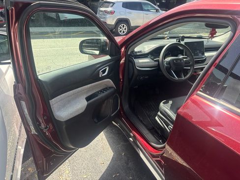 Used 2022 Jeep Compass Latitude FWD image 18
