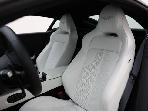 Used 2025 Aston Martin V8 Vantage Coupe image 8