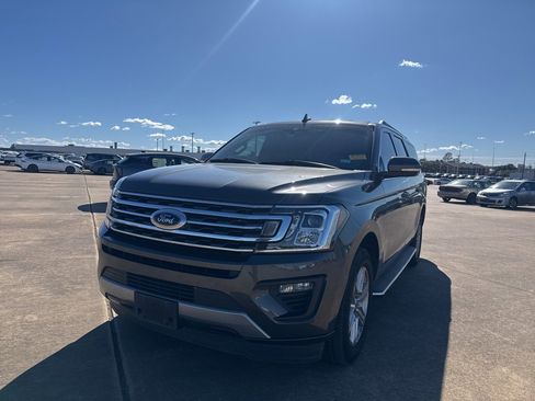 Used 2018 Ford Expedition Max XLT w/ Equipment Group 202A image 4