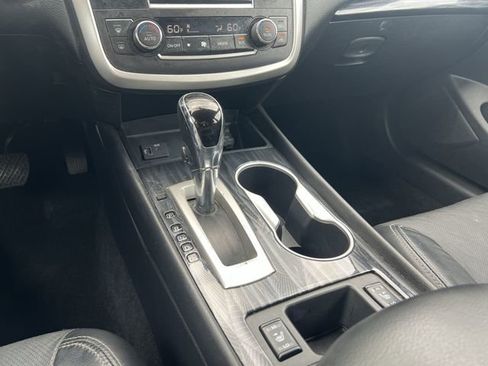 Used 2017 Nissan Altima 2.5 SL w/ Moonroof Package FWD image 9