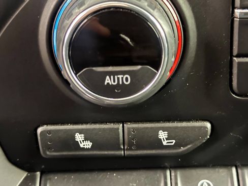 Used 2021 Chevrolet Silverado 1500 LT image 39