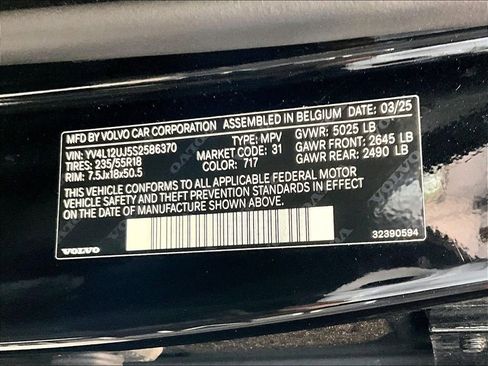 Used 2025 Volvo XC40 B5 Core image 29