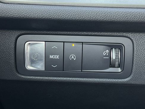 Used 2025 Chevrolet Traverse LT image 26