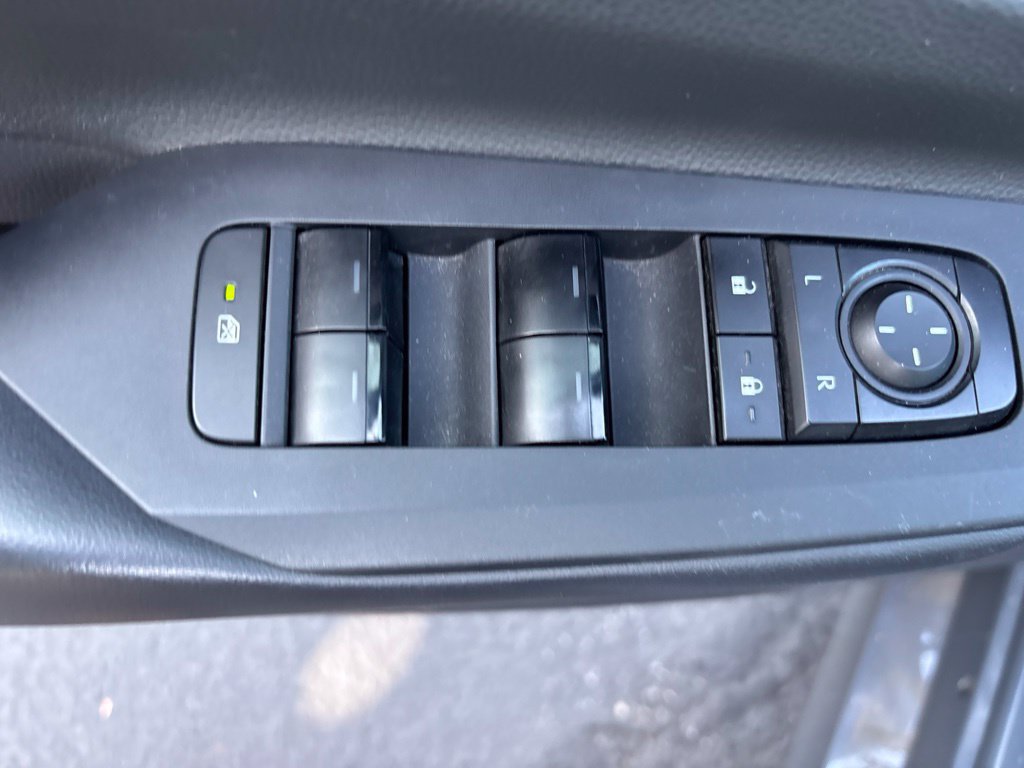 Used 2023 Toyota Prius LE FWD image 17